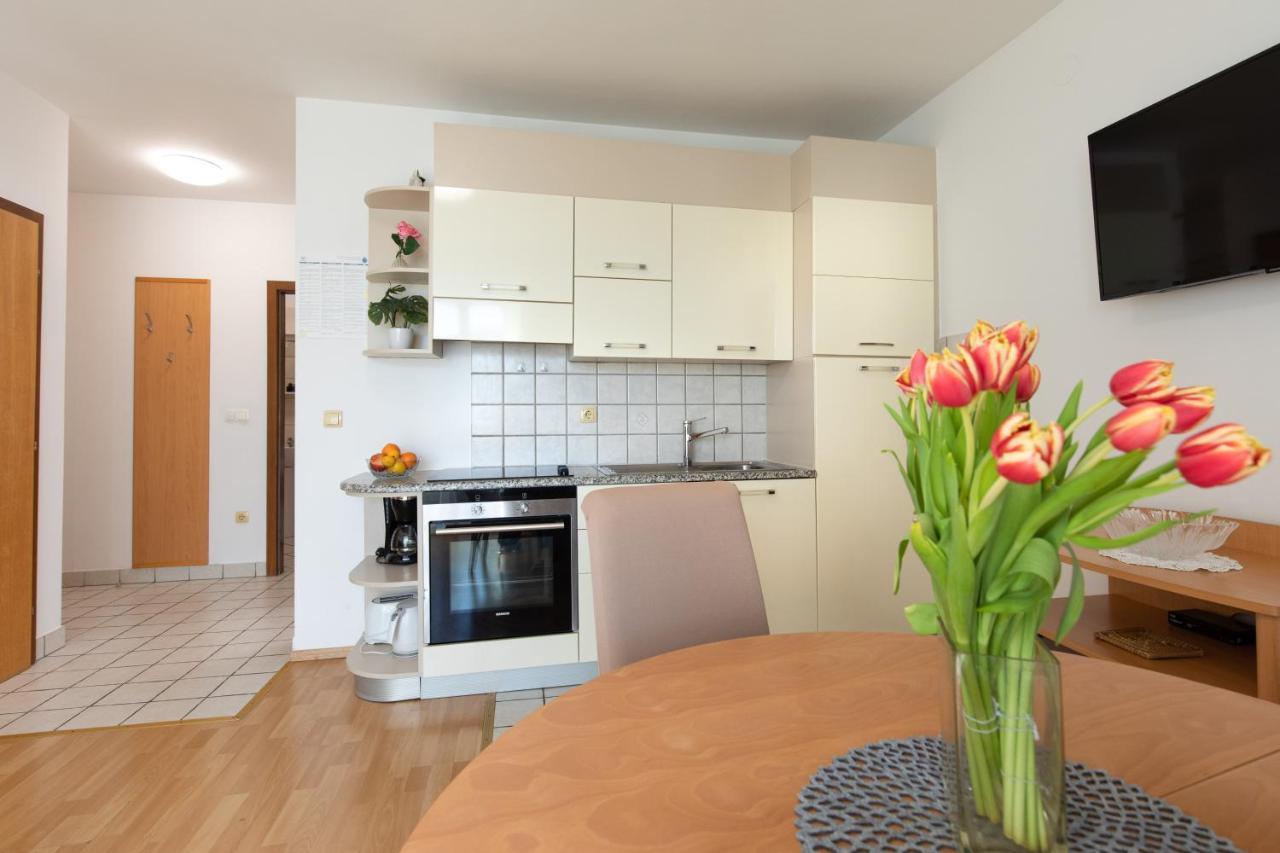 Apartment Filip Krk Town Exterior photo